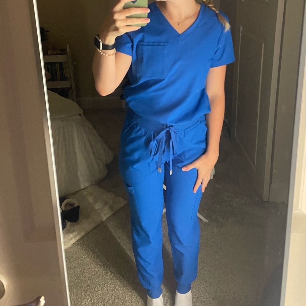Cureology Women's V-Neck Medical Scrub Top and Bottoms set in Royal Blue